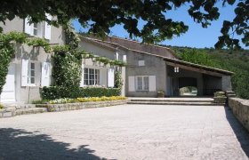 Restored farmhouse in Villeneuve de Berg Ardeche