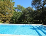 VAUCLUSE. Near a village old restored mas with 2 guest houses and a pool