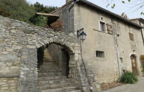 DROME PROVENCALE, Petite Maison de village à restaurer