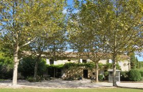 VAUCLUSE, à 10' d'Orange, en campagne, beau Mas bien restauré