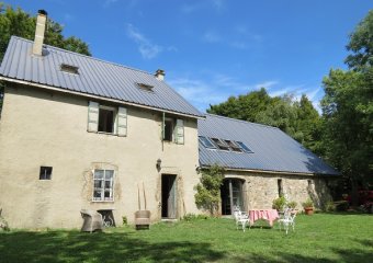 ARDECHE SUD Mont Gerbier de Jonc Ferme restaurée avec soin, 15 ha
