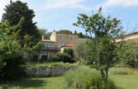 DROME PROVENCALE Old farm property vast outbuildings silkworm nursery