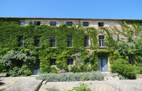 Le château de Truel à Roquemaure Gard