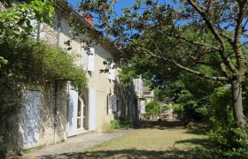 DROME PROVENCALE, big noble house with a pool