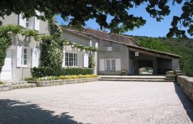 Ferme restaurée à Villeneuve de Berg Ardèche